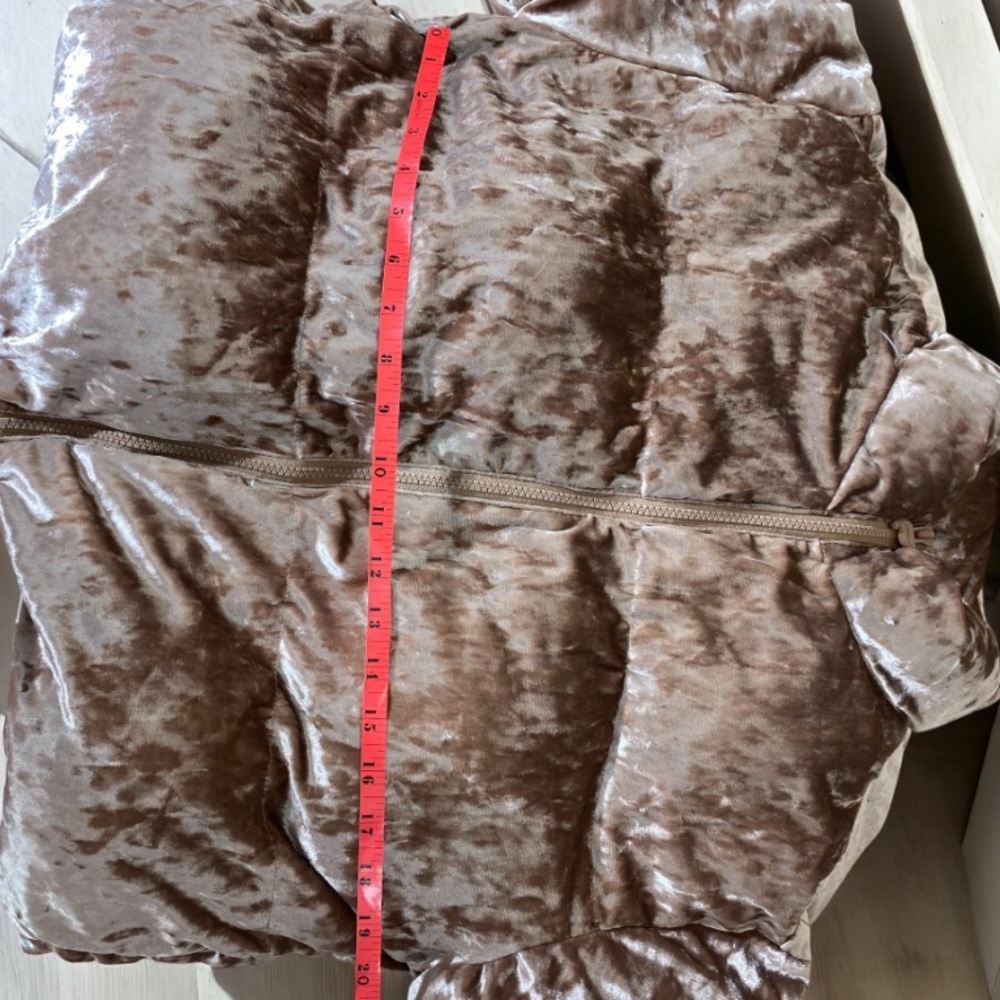 Fabletics Medium size Light Pink Velvet Women's puffer Jacket. - Picture 8 of 9